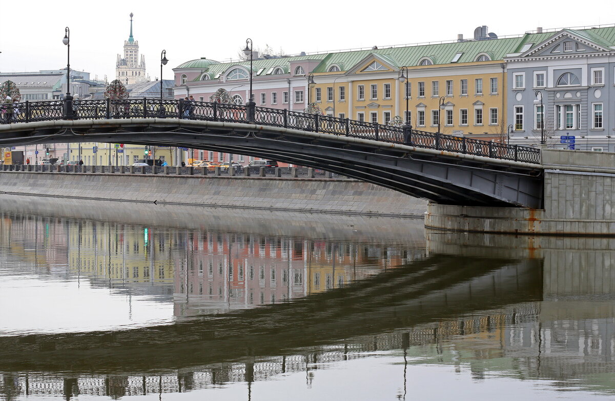 Кадашёвская набережная 13 ноября - Михаил Бибичков Кадашёвская набережная 13 ноября - Михаил Бибичков