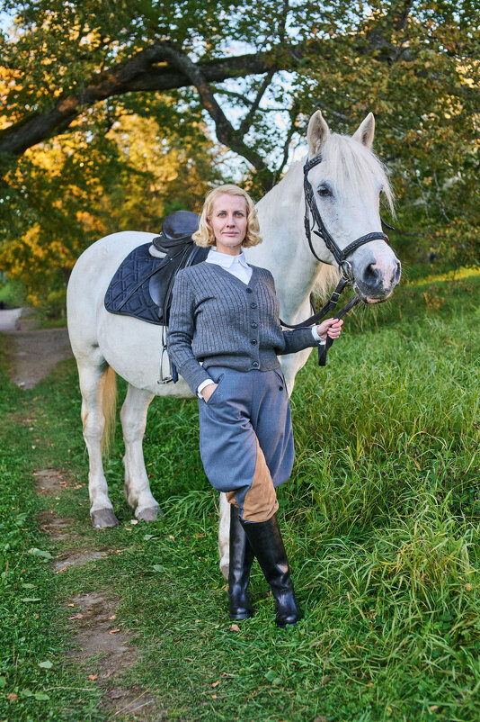 Всадница - Hildegard Eisenschild Всадница - Hildegard Eisenschild