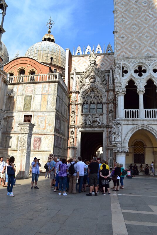 У дворца Дожей и собора Св. Марка - Ольга 