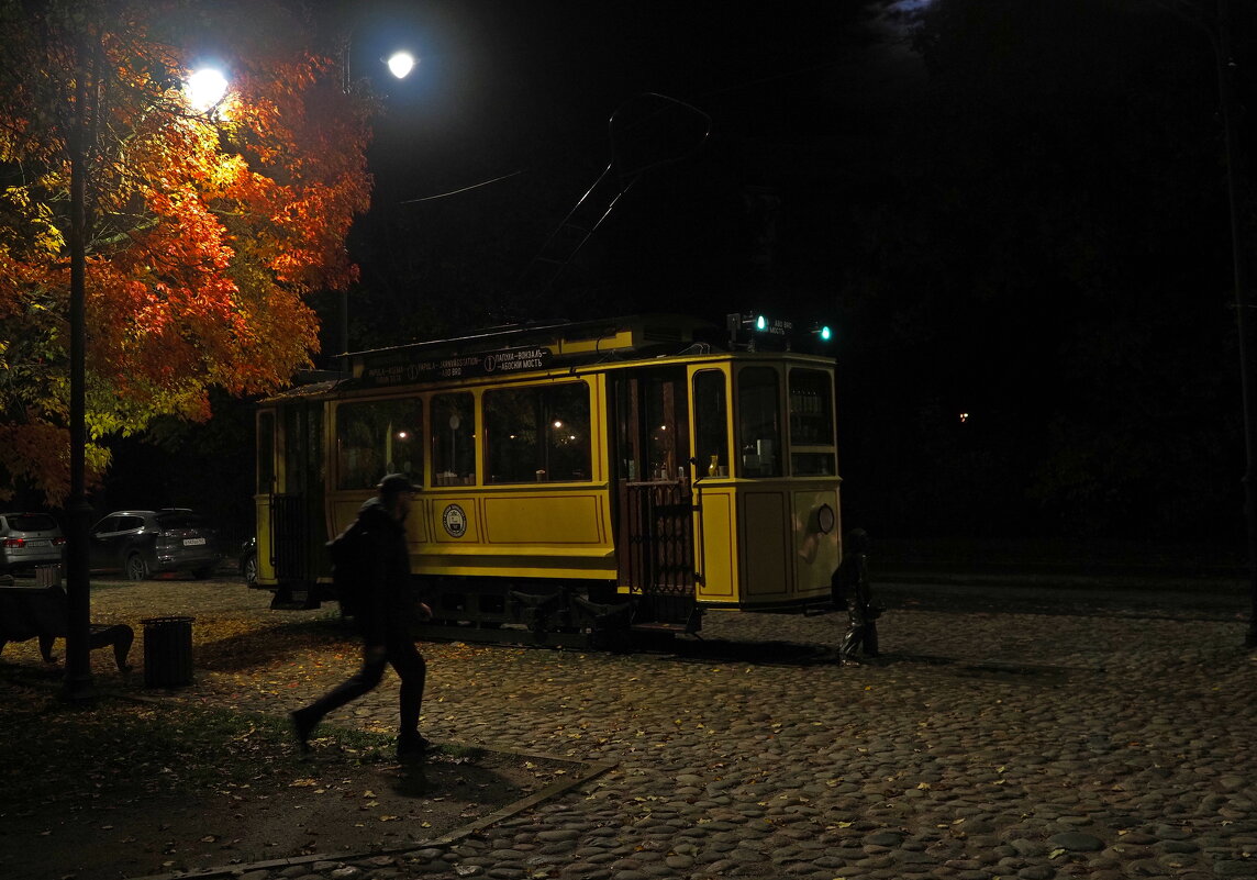 Не опоздать на трамвай... - Магомед . Не опоздать на трамвай... - Магомед .