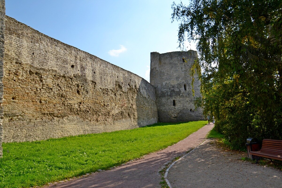 Изборская крепость - главный форпост Средневековой Руси - Виктор Осипчук