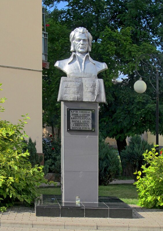 Бюст-памятник Кристионасу Донелайтису - Сергей Карачин Бюст-памятник Кристионасу Донелайтису - Сергей Карачин