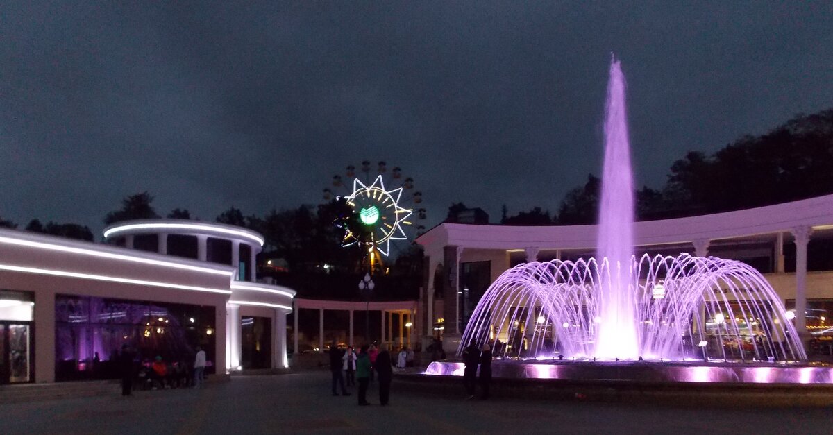 Музыкальный фонтан вечером - Galina Solovova