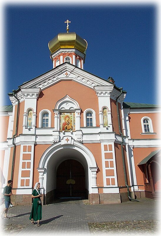 Святые ворота с надвратной церковью святителя Филиппа - Alisia La DEMA