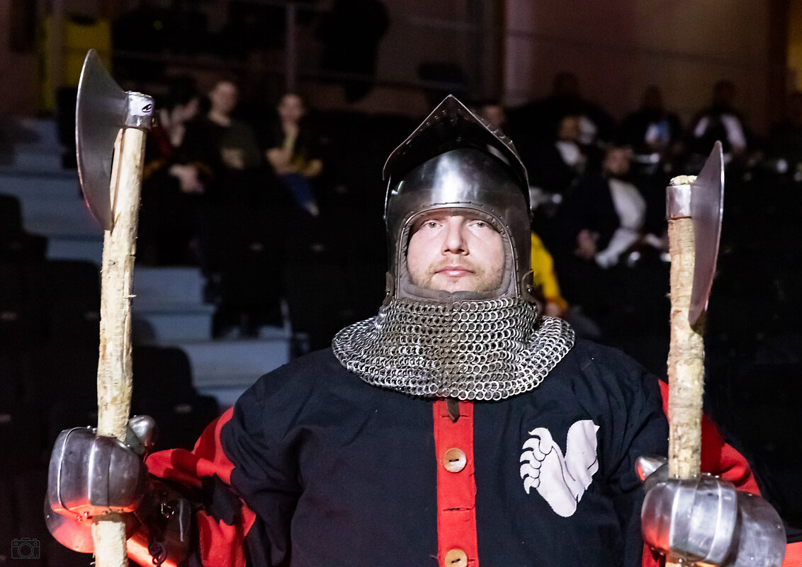 С боевыми топорами - Александр 