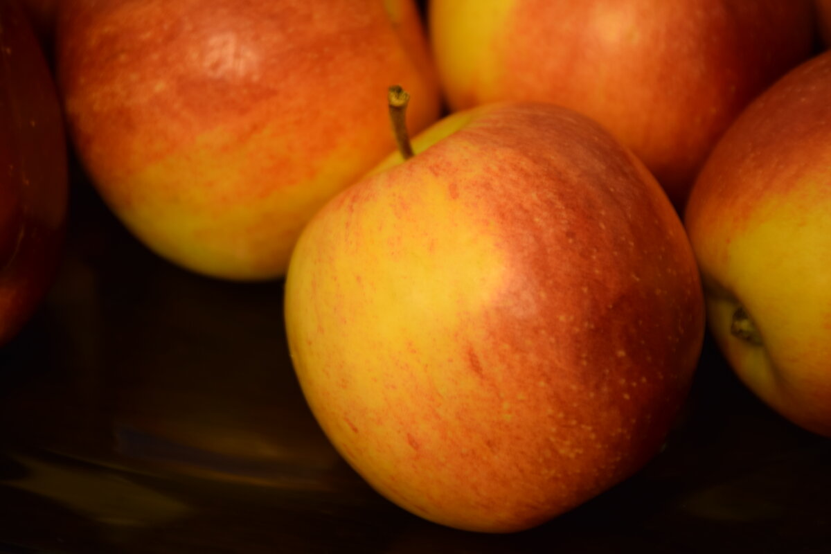 Яблоко. - Юрий Полторыхин.