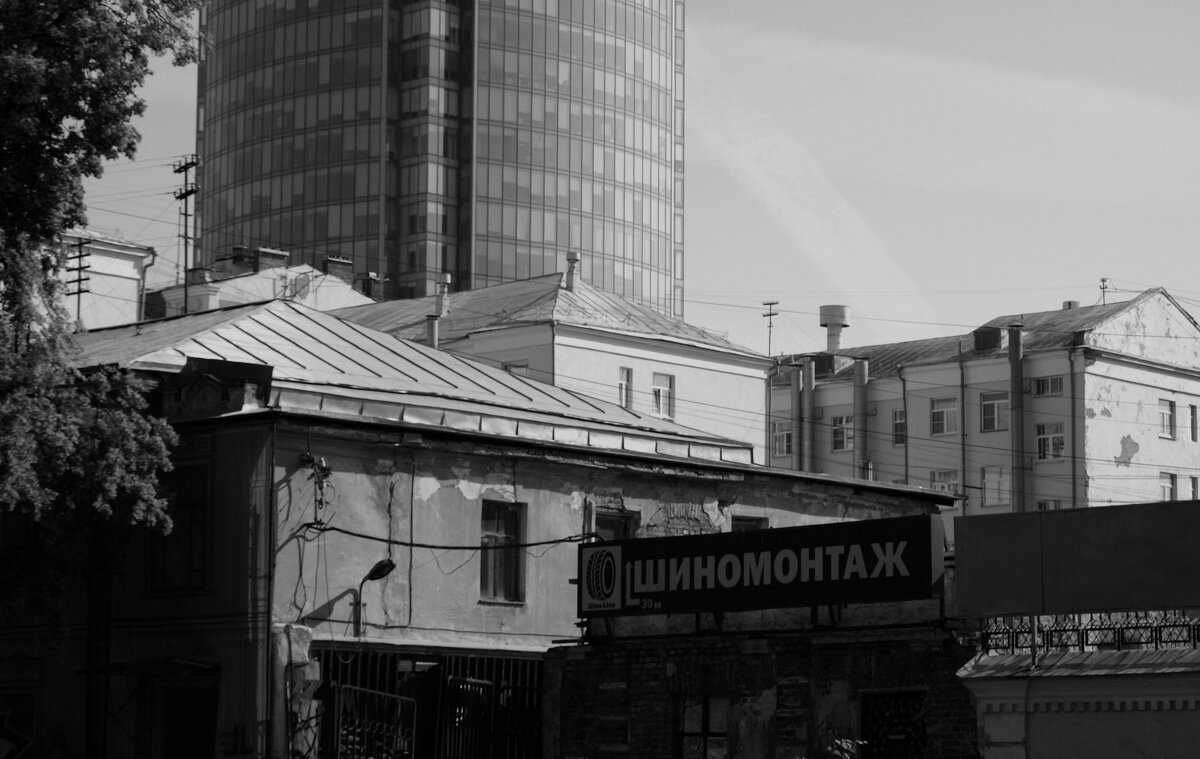 На задворках - Сергей Сергеев