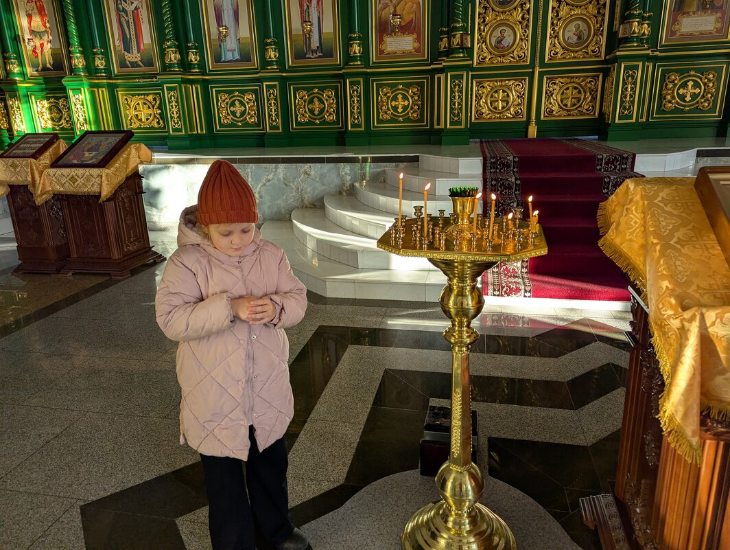 Дети в храме - Андрей Хлопонин