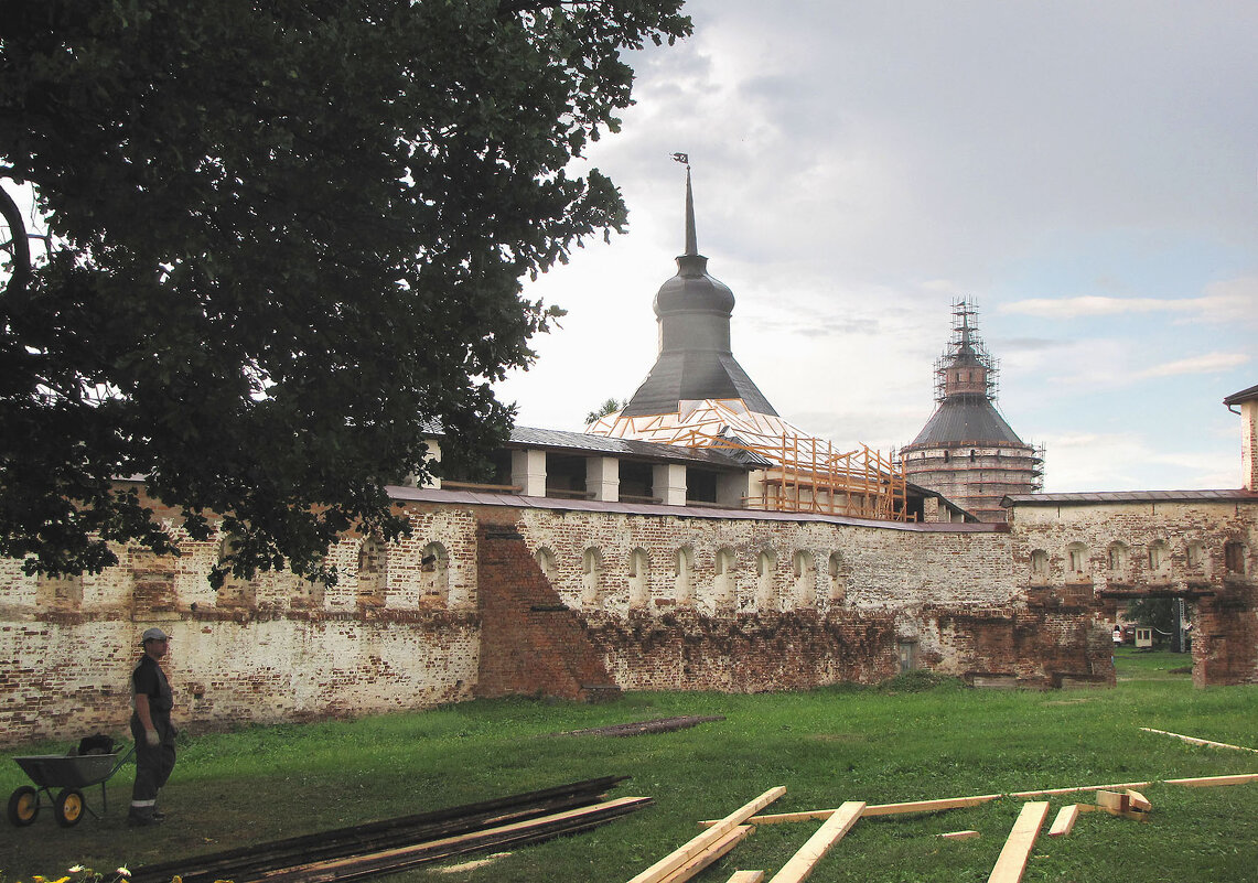 Стена с арочным проходом и проездом, Косая и Московская башни - Александр Ильчевский 