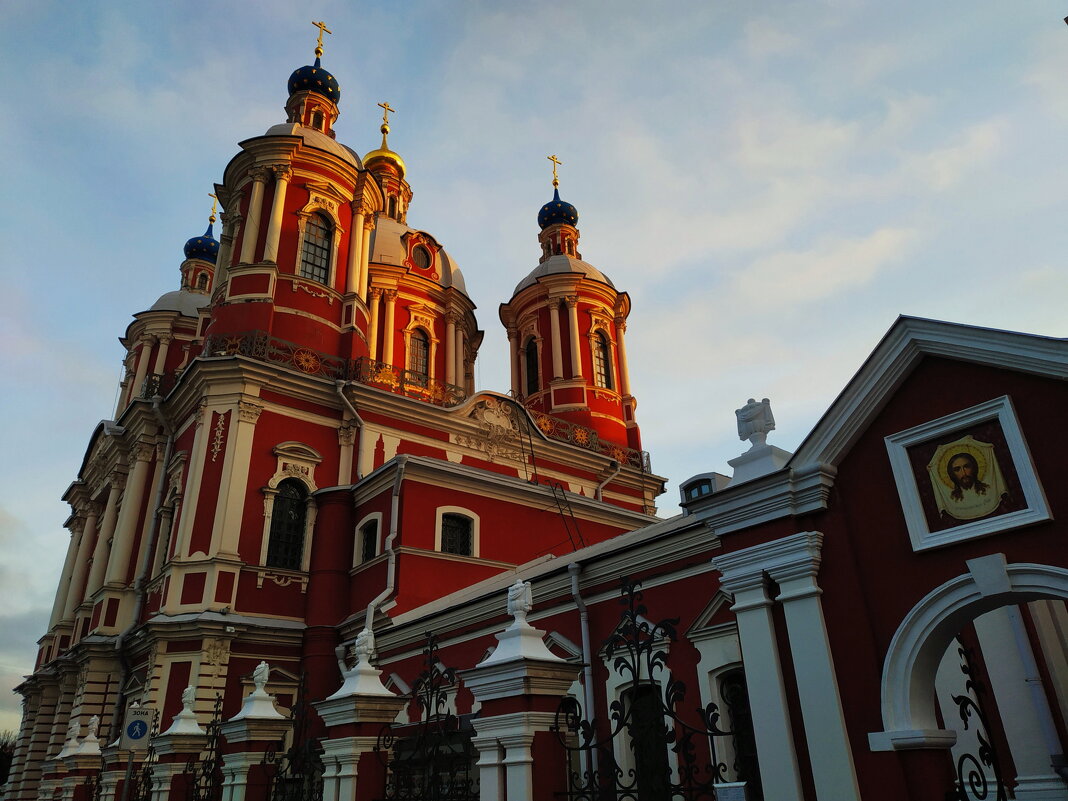 Любимый храм по дороге на любимую работу - Андрей Лукьянов