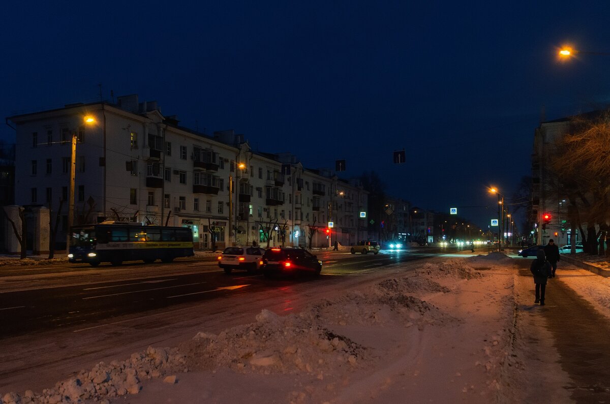 Утром на проспекте Ленина - Виктор Иванович Чернюк Утром на проспекте Ленина - Виктор Иванович Чернюк