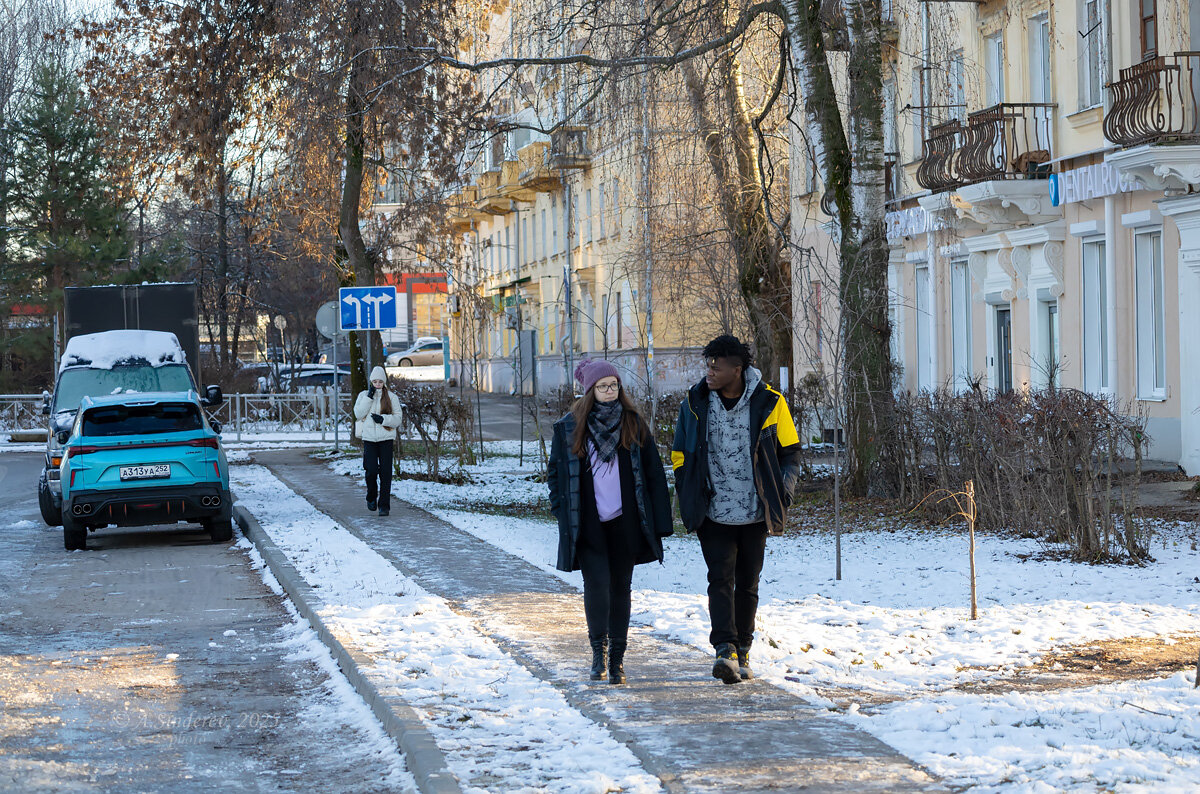 Прогулка по улице - Александр Синдерёв