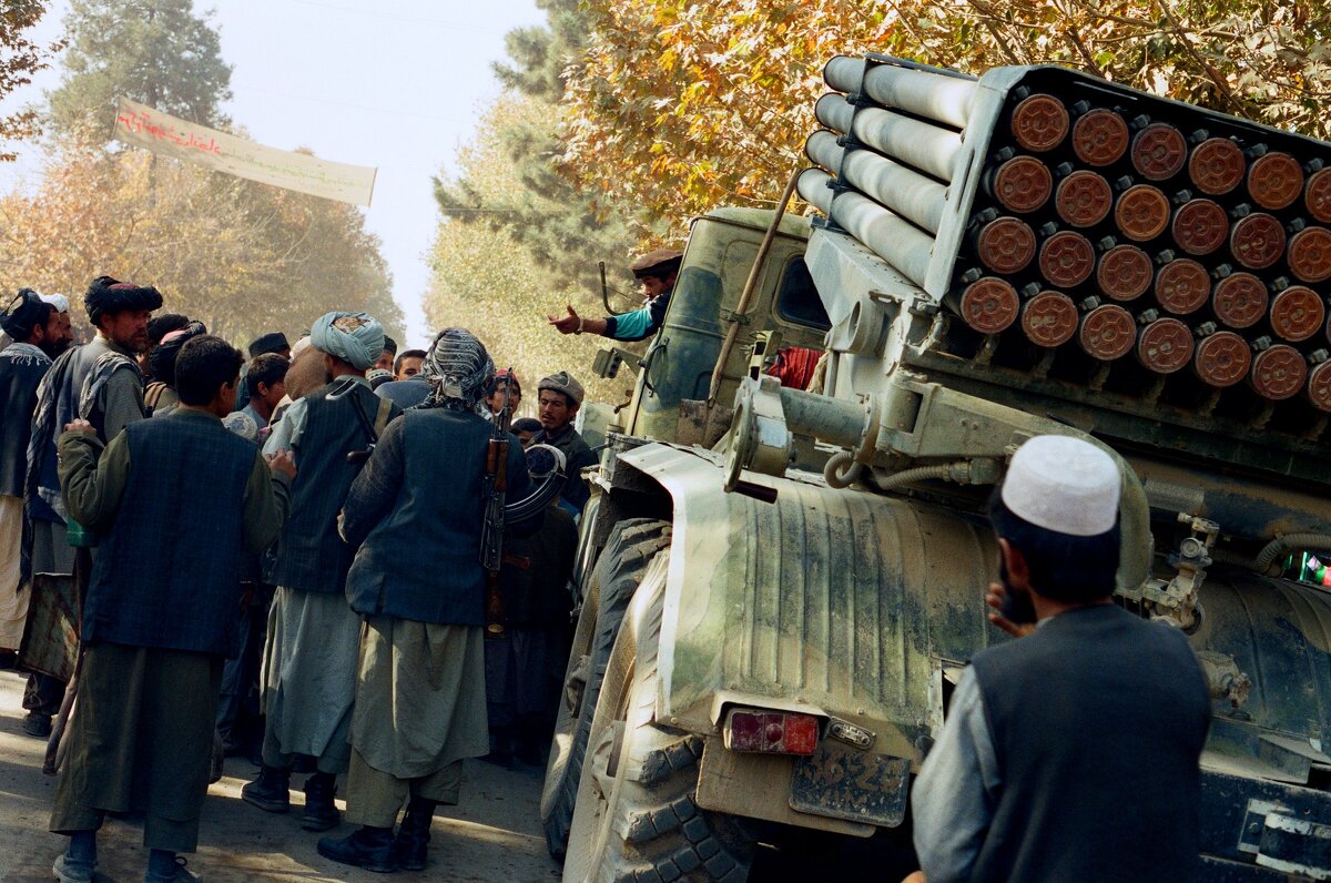 На главной улице Талукана - Сергей Золотавин