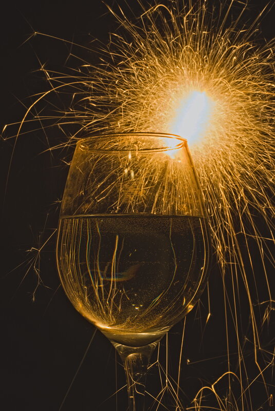 Бокал с огоньком. - Giant Tao /