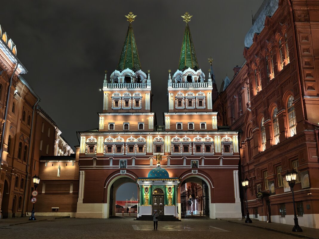 Воскресенские ворота - <<< Наташа >>>