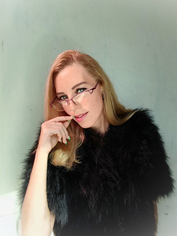 ))) - Януся Характерова