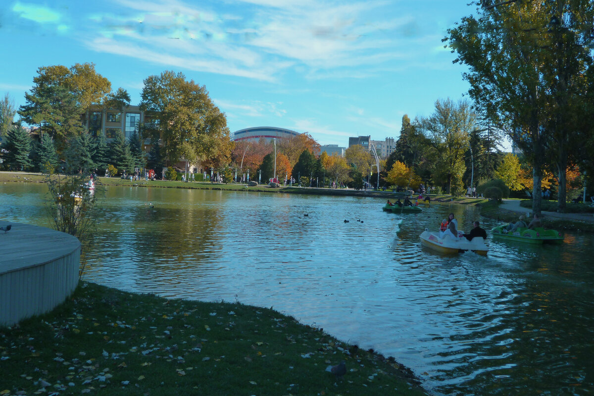 Осенний парк Гагарина - Валентин Семчишин Осенний парк Гагарина - Валентин Семчишин