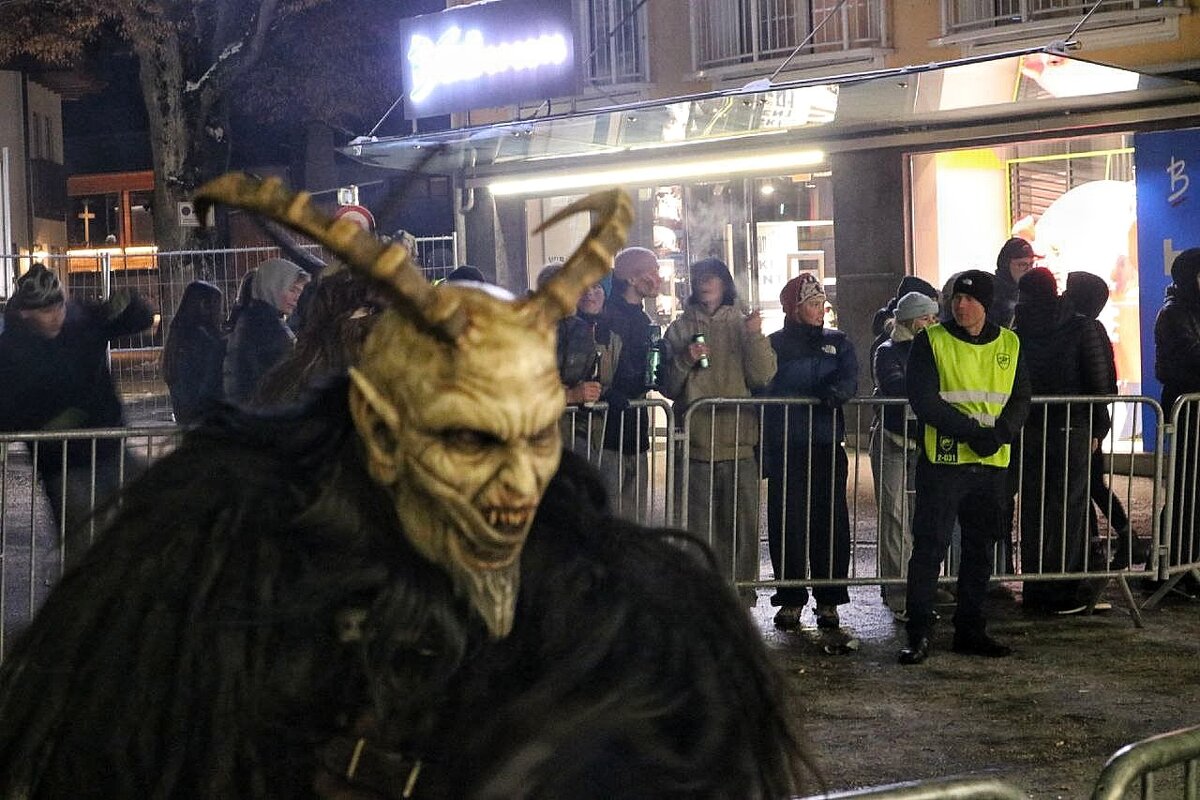 шоу крампусов - Светлана Баталий