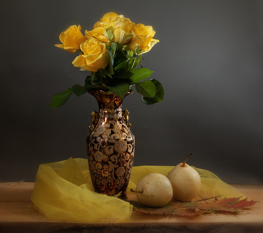 Натюрморт с жёлтыми розами. - Лилия *