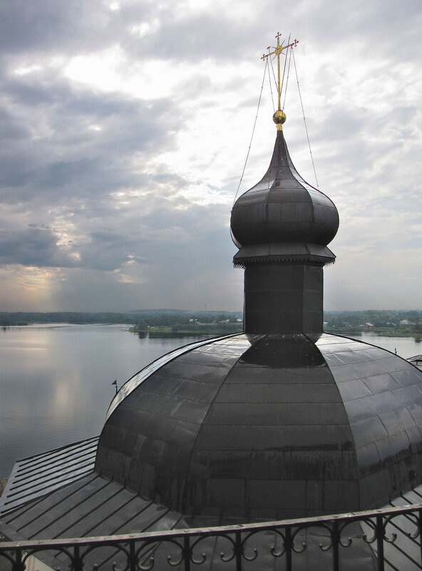 Введенская церковь и Сиверское озеро - Александр Ильчевский 