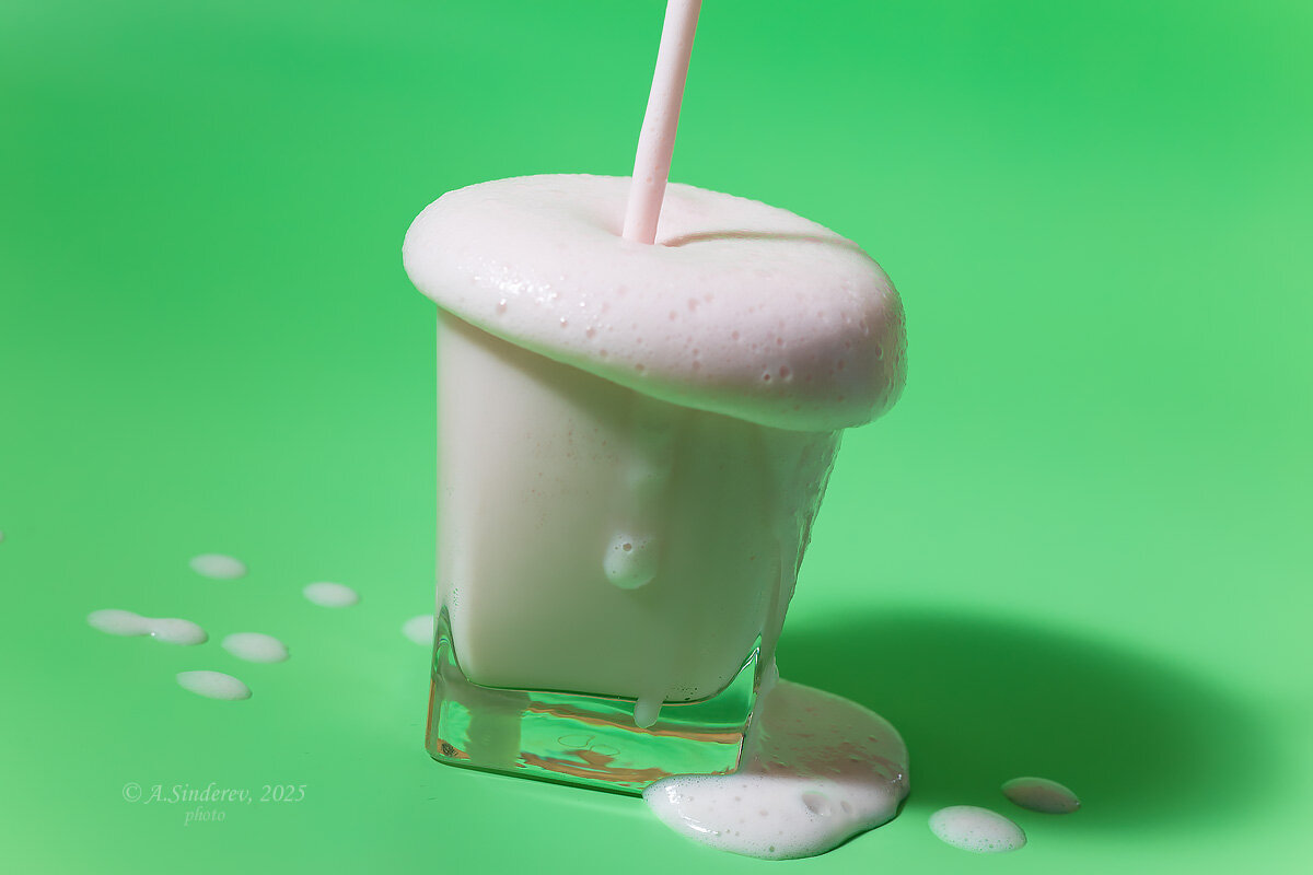 Коктейль переливается через верх - Александр Синдерёв