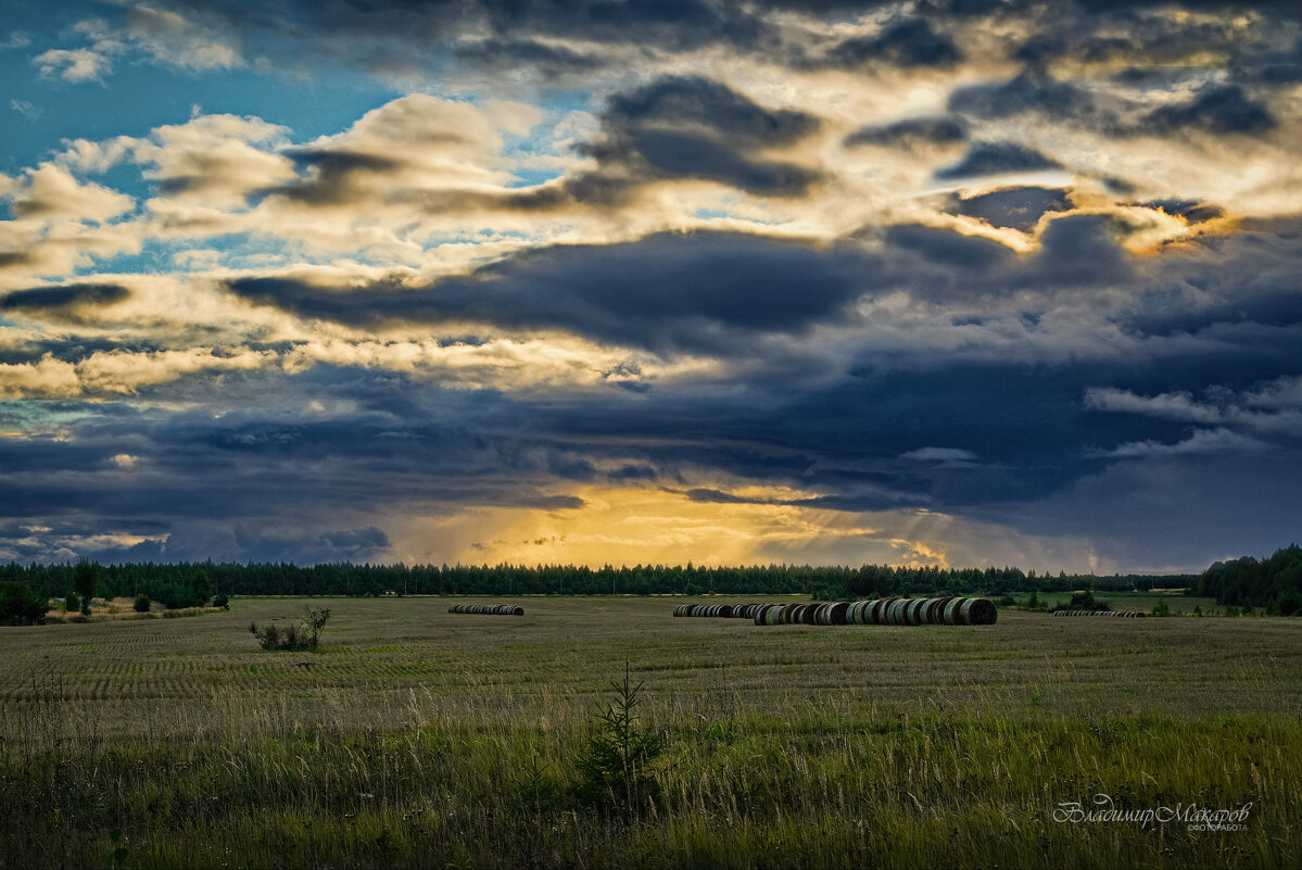 "Пронизывающий свет заката в сентябре"© - Владимир Макаров