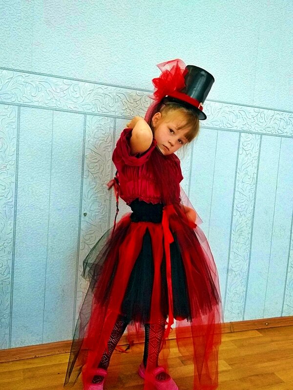 МУЛЕН   РУЖ (образ) - Анатолий Малобродский