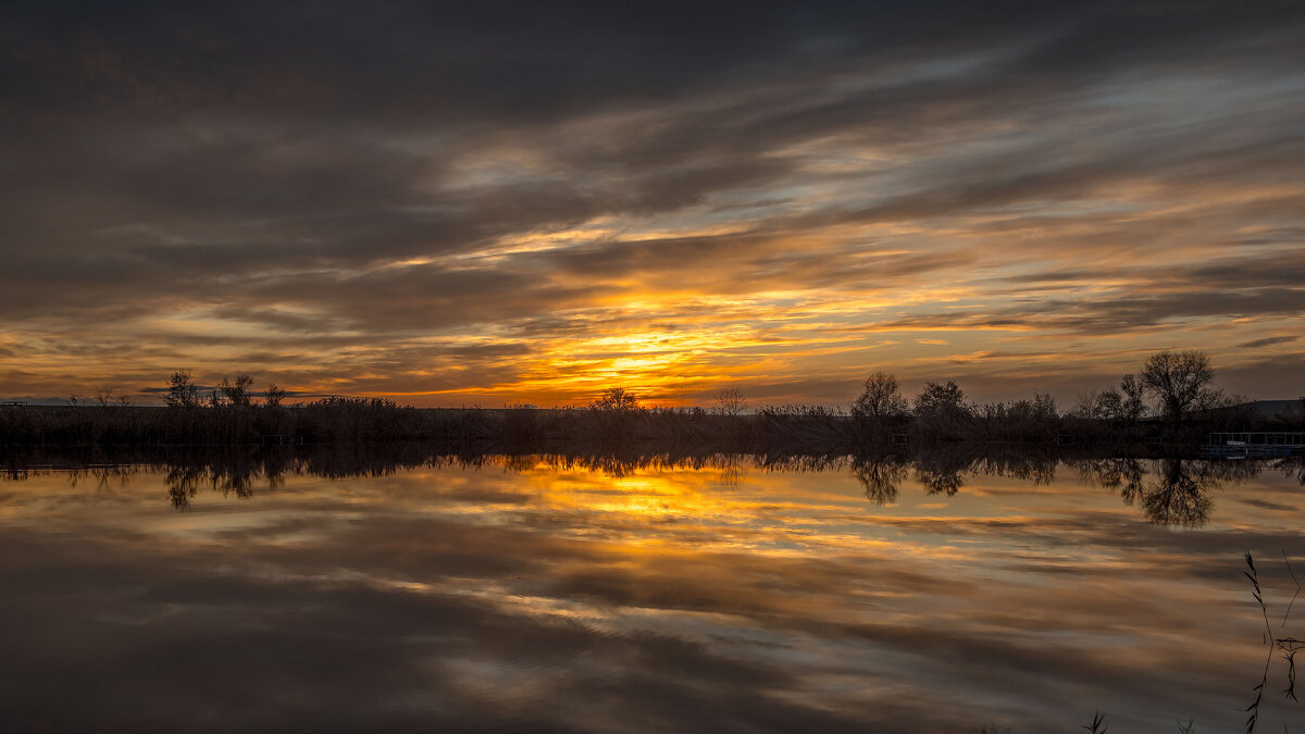 Закат над озером. - Сергей Воротников