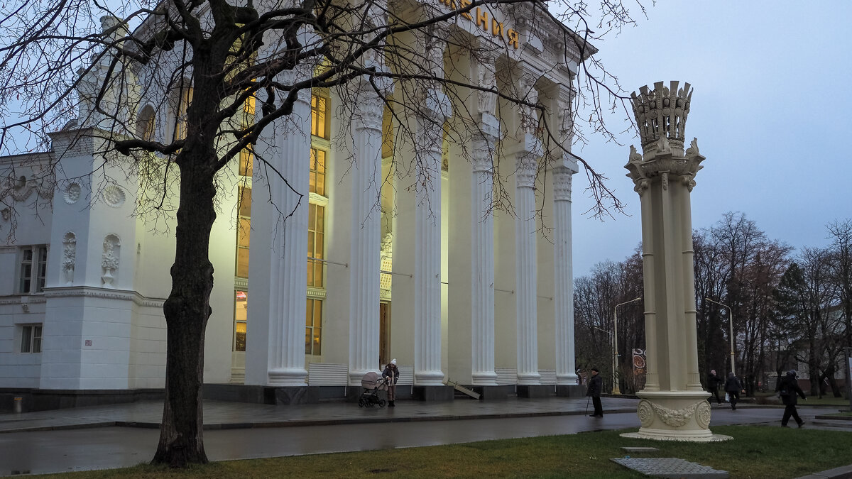 Гдет то на ВДНХ - юрий поляков