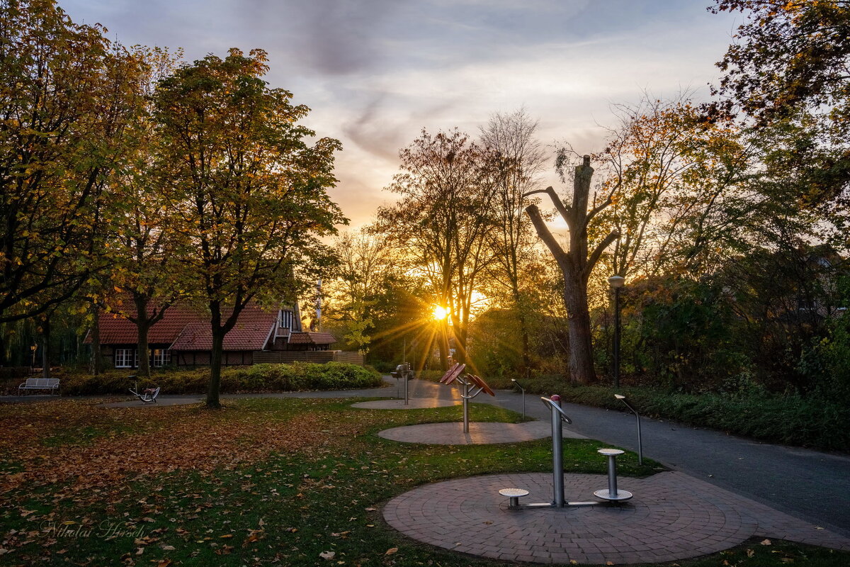 Вечер в парке... - Николай Гирш