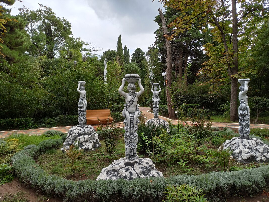 В Гурзуфском парке. Крым. - Галина 