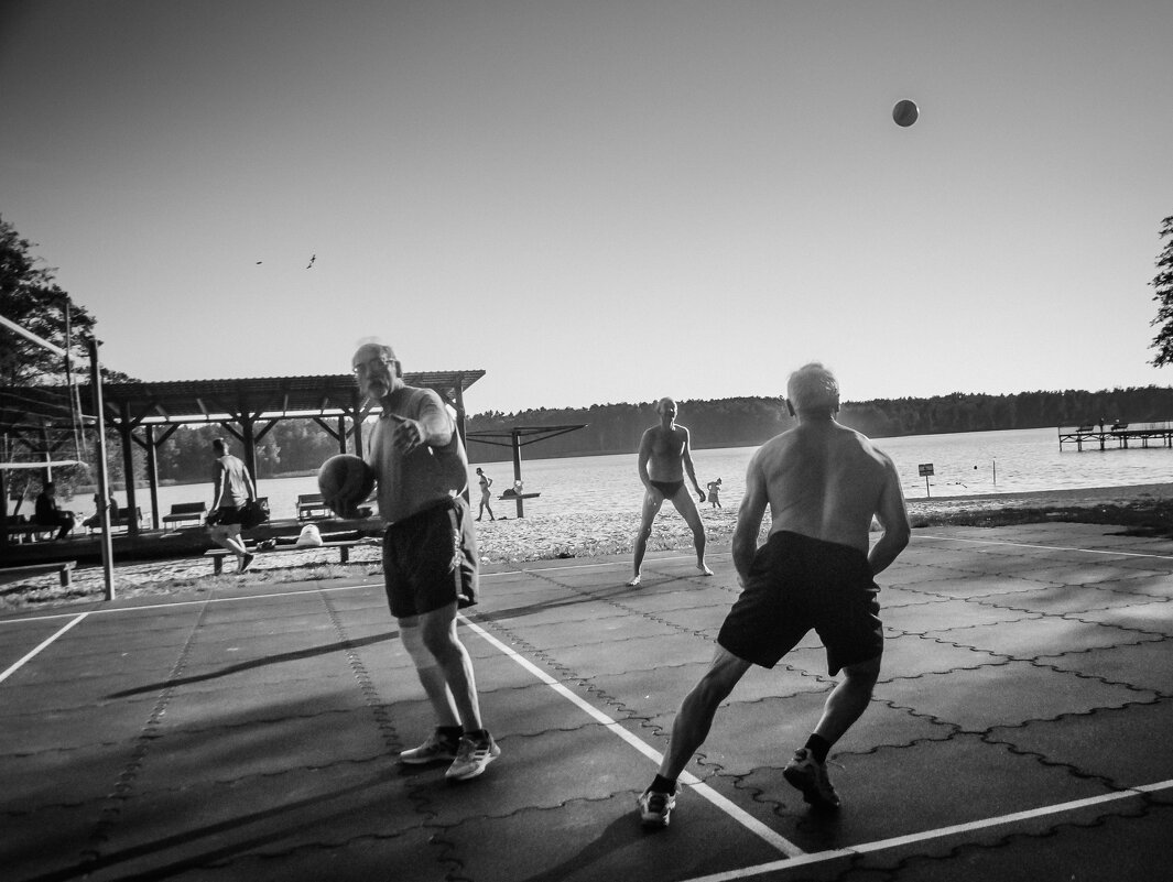 На волейболе - Олег Загорулько