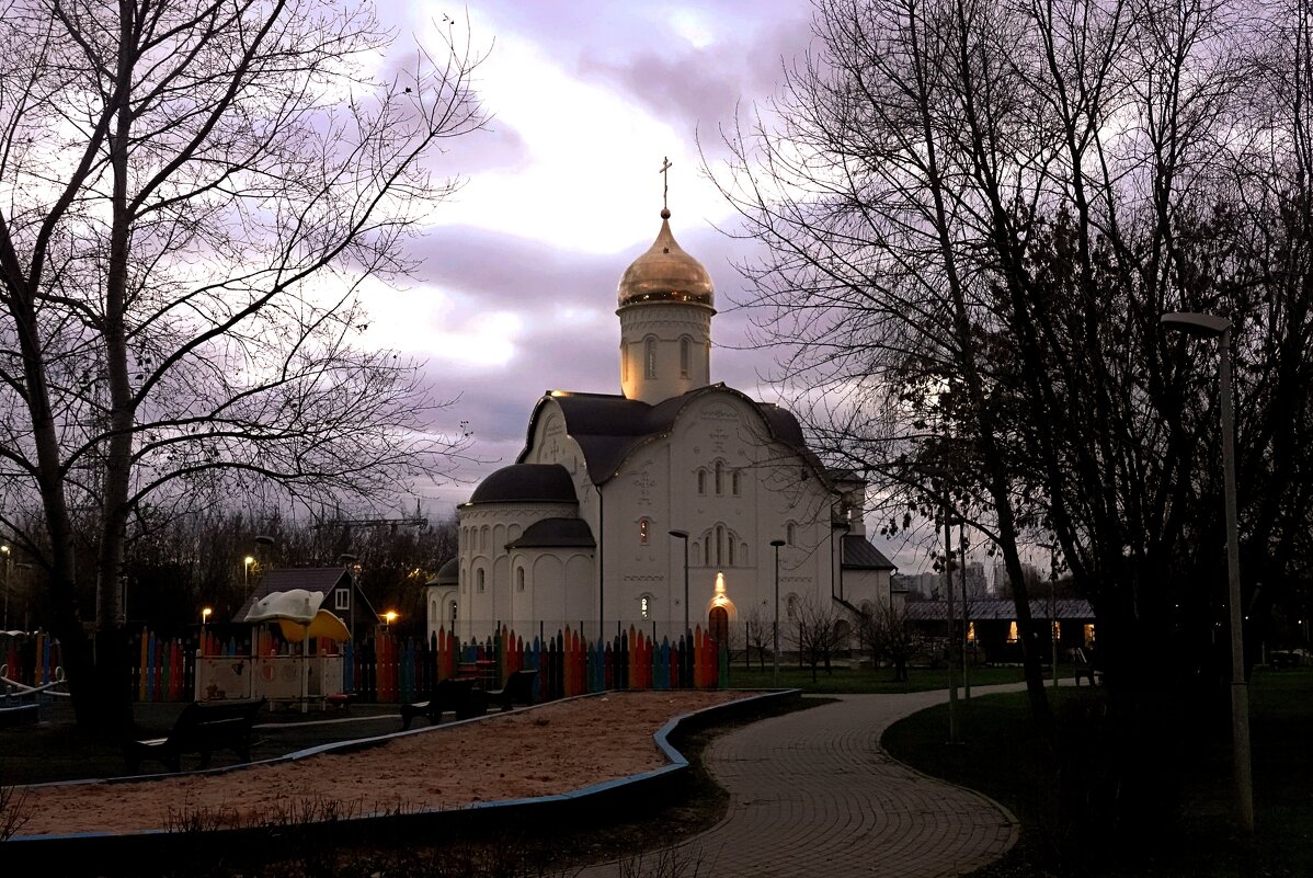 Вечер у храма святых благоверных князей Петра и Февронии - Татьяна Помогалова