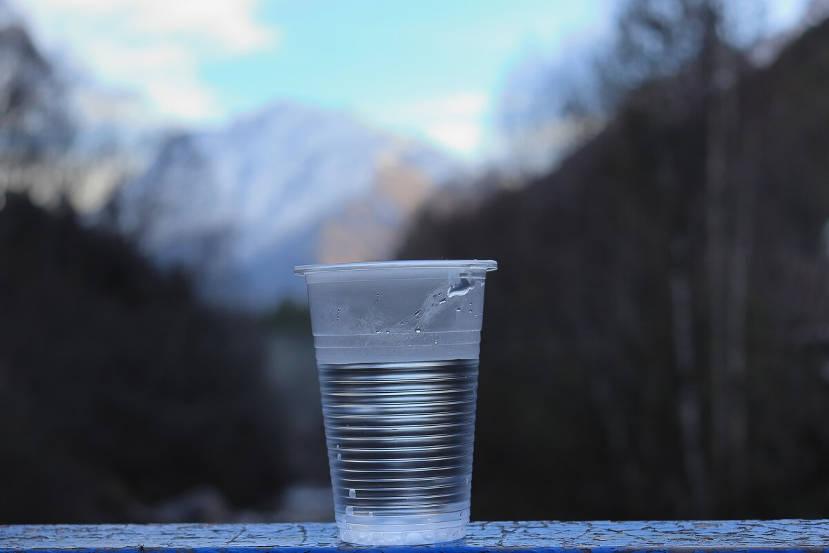 Стакан с нарзаном. - Александр Николаев