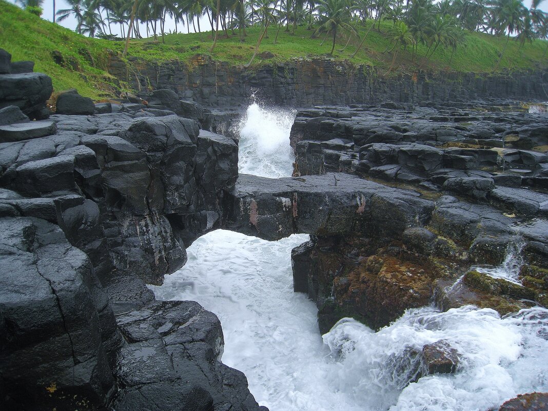 Природный мост Бока-ду-Инферно на острове Сан-Томе. - unix (Илья Утропов)