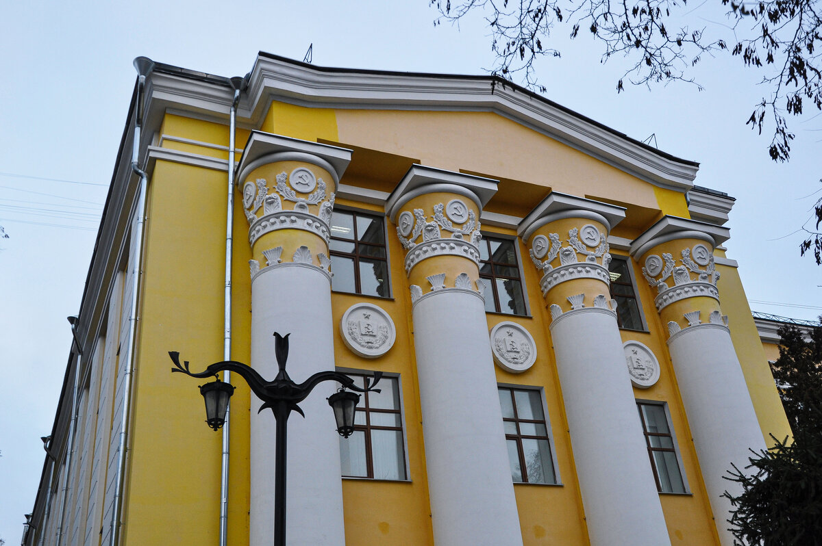 Декор колонн Лесотехнического университета - Татьяна Машошина