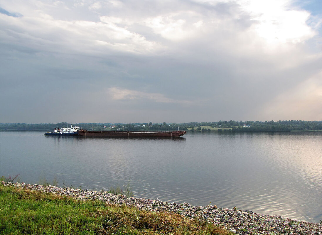 Шекснинское водохранилище и деревня Ивицы (вид от села Горицы) - Александр Ильчевский 