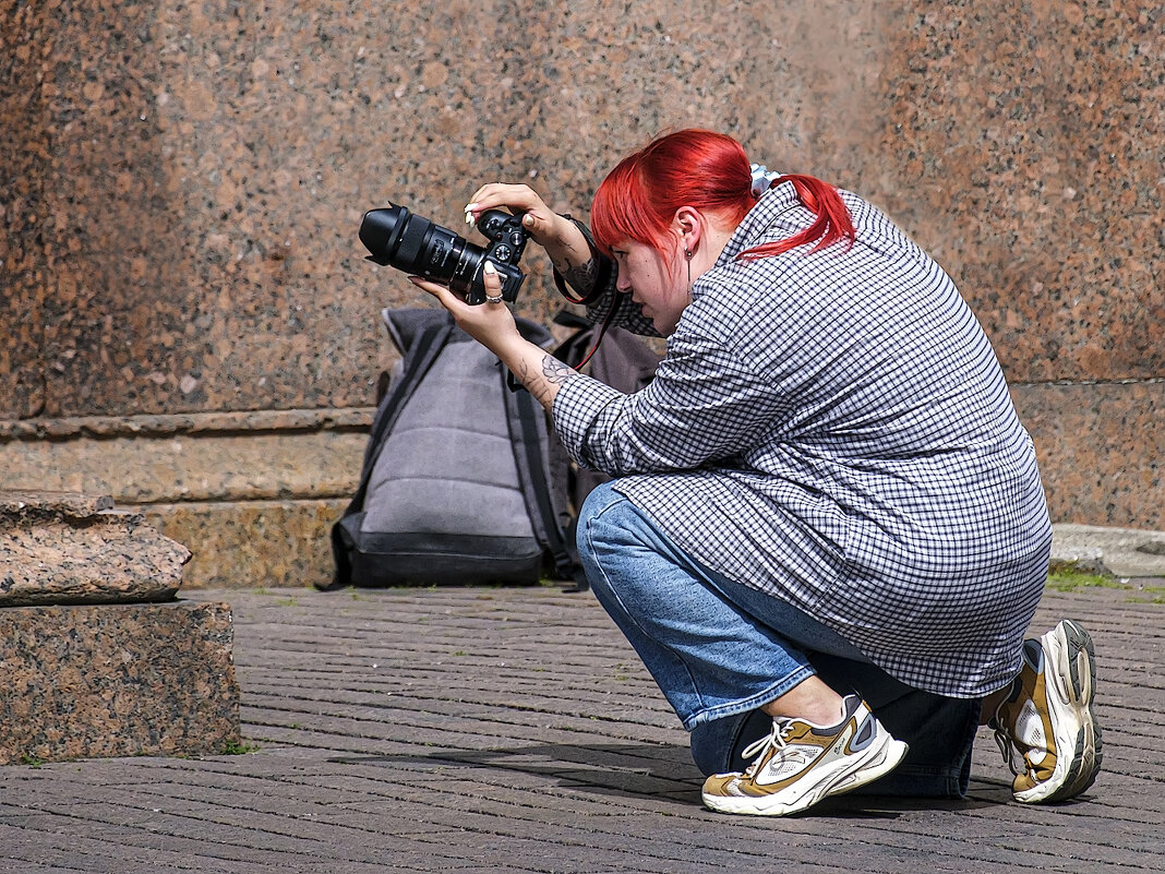 Очередями. - Александр 