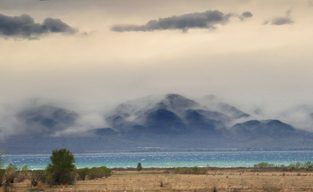 Горы в туманной дымке - Галина Ильясова