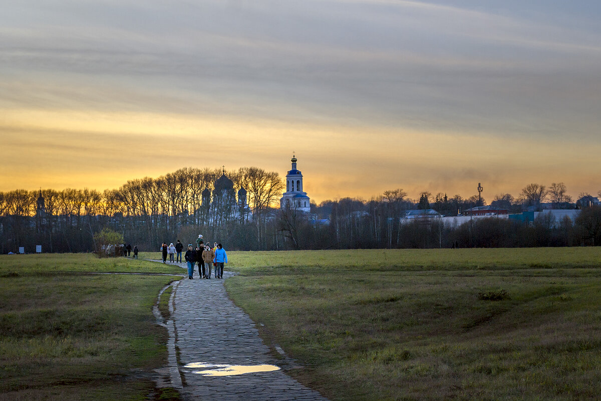 И вечером  идут к храму - Сергей Цветков