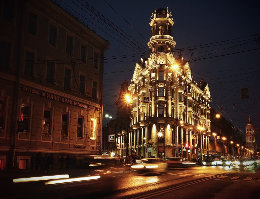 У "Пяти углов" - Магомед .