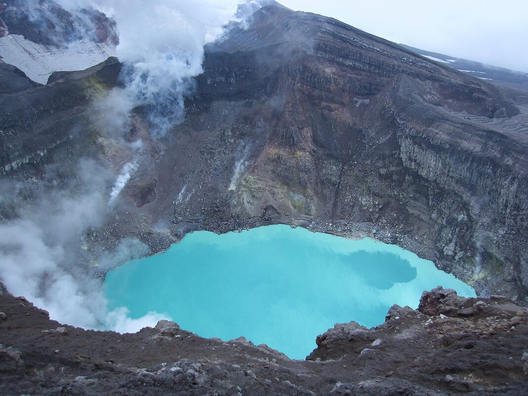 Кислотное озеро в главном кратере вулкана Горелый. - unix (Илья Утропов) Кислотное озеро в главном кратере вулкана Горелый. - unix (Илья Утропов)