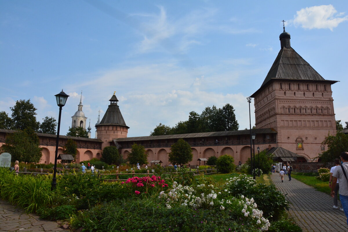 монастырский дворик - Галина R...