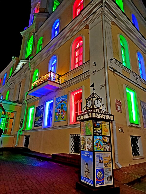 Цветные окна мне освещают путь... - Vladimir Semenchukov Цветные окна мне освещают путь... - Vladimir Semenchukov