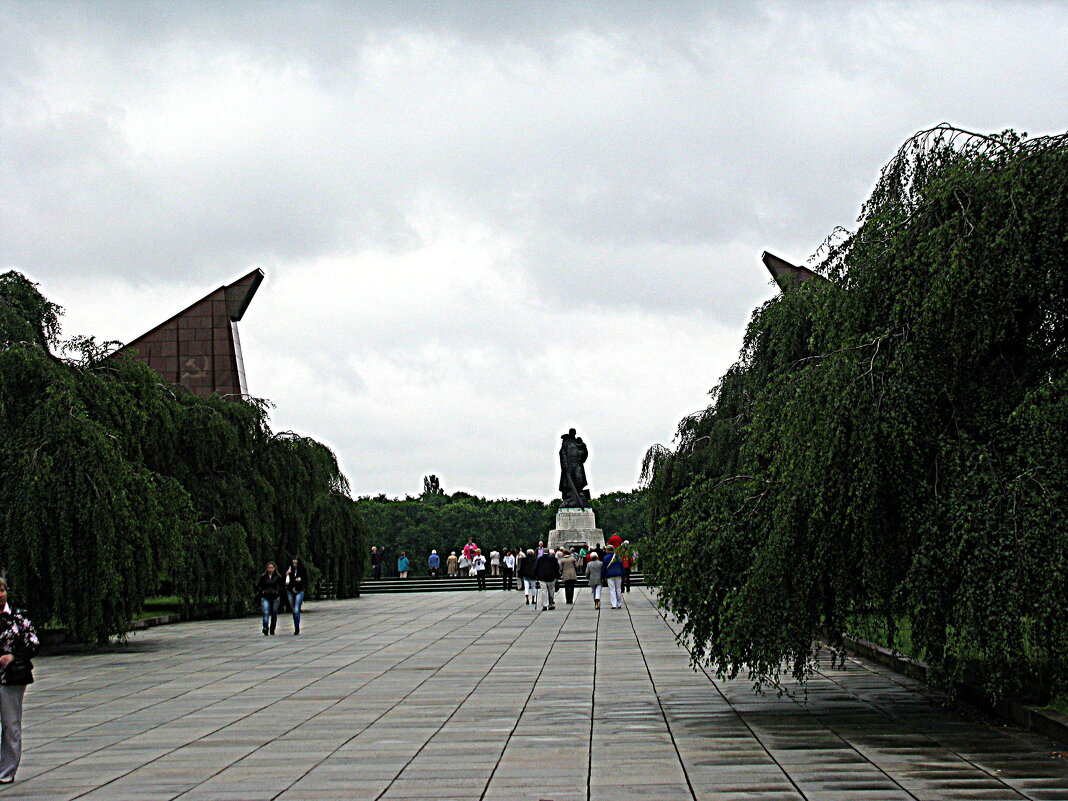 Берлин. Трептов - парк. - Владимир Драгунский