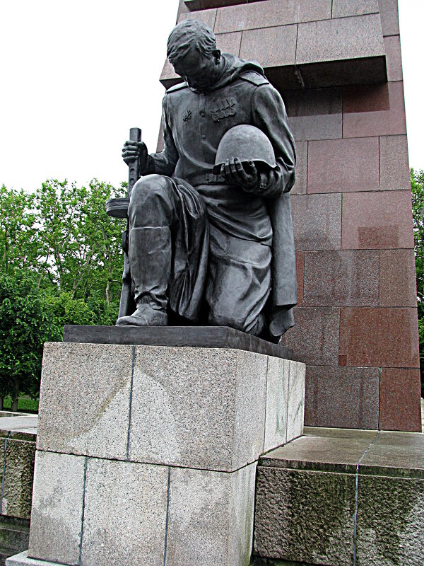 Трептов - парк. Берлин. - Владимир Драгунский Трептов - парк. Берлин. - Владимир Драгунский