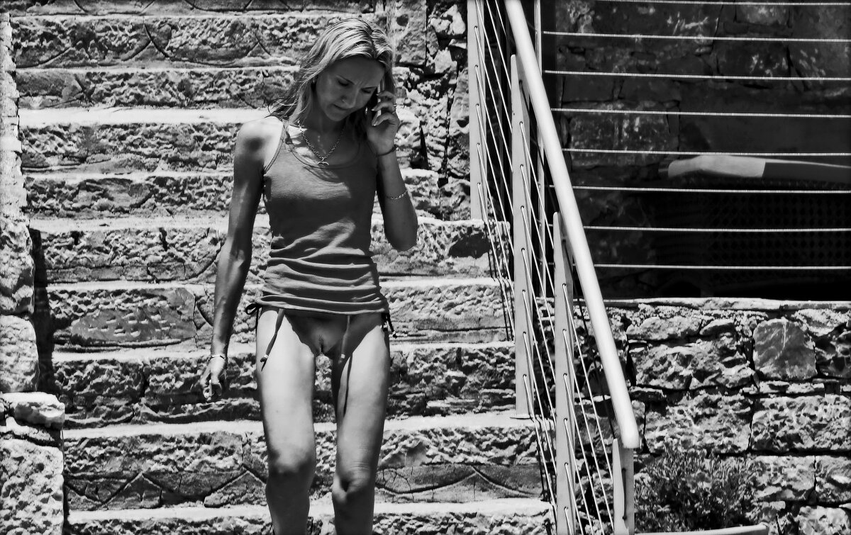 -----Yes, my dear... It's boring here. There's no one around. - AL Reborn -----Yes, my dear... It's boring here. There's no one around. - AL Reborn