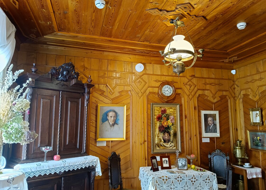 Интерьер столовой в доме-музее П.П.Чистякова - Мария Васильева