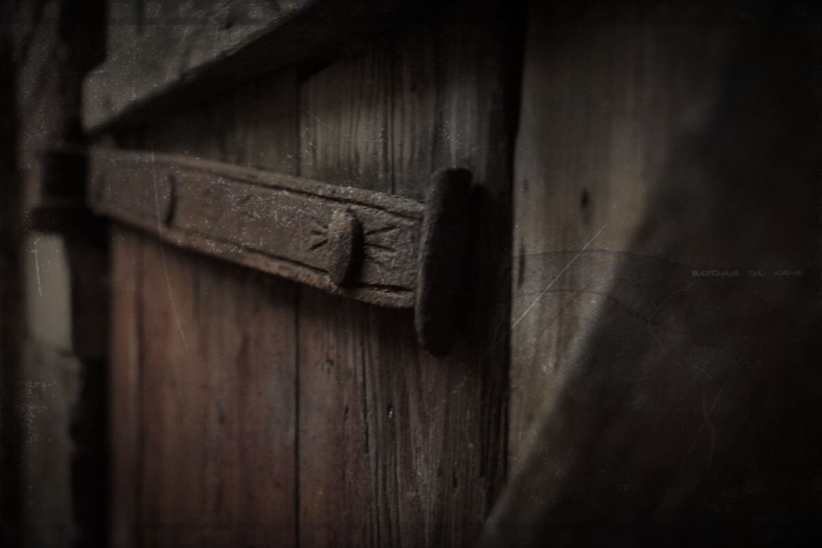 старинная дверь - Ирина Милонова