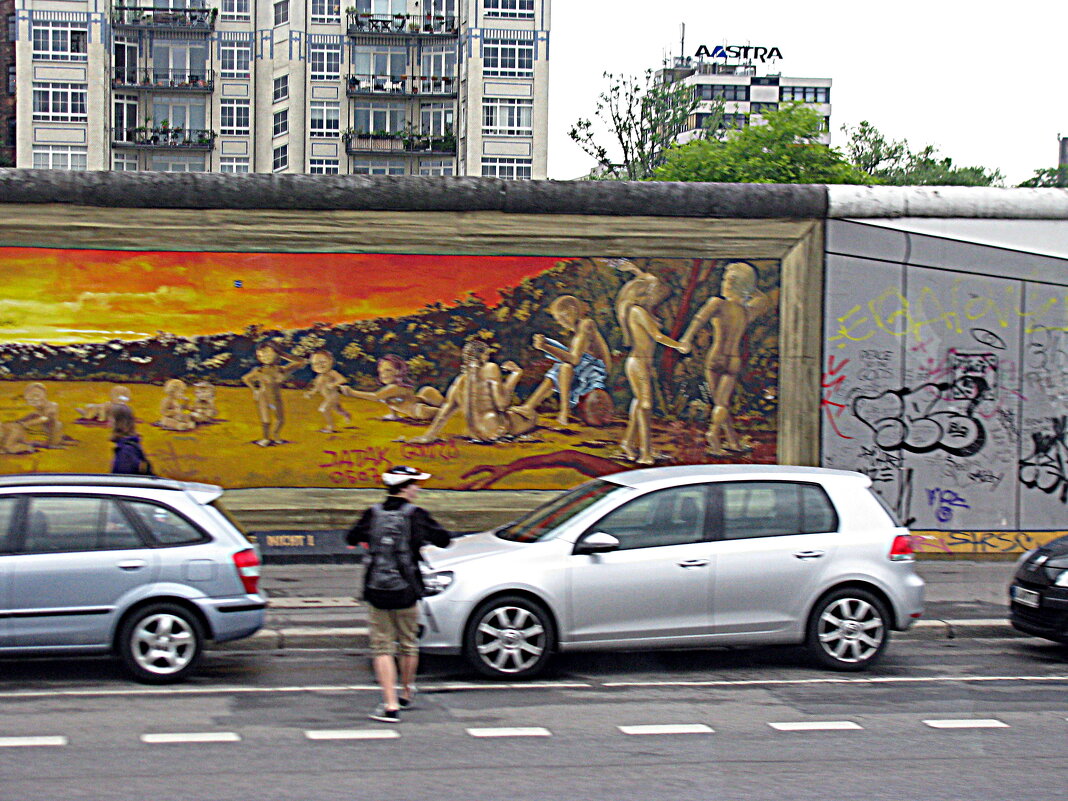 Вдоль Берлинской стены, на автобусе. - Владимир Драгунский Вдоль Берлинской стены, на автобусе. - Владимир Драгунский